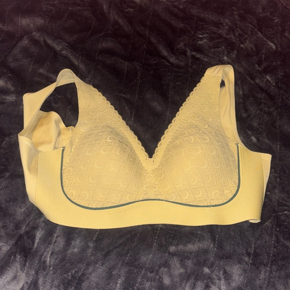 Orange u line sport wear, seamless fit, slightly padded, removable